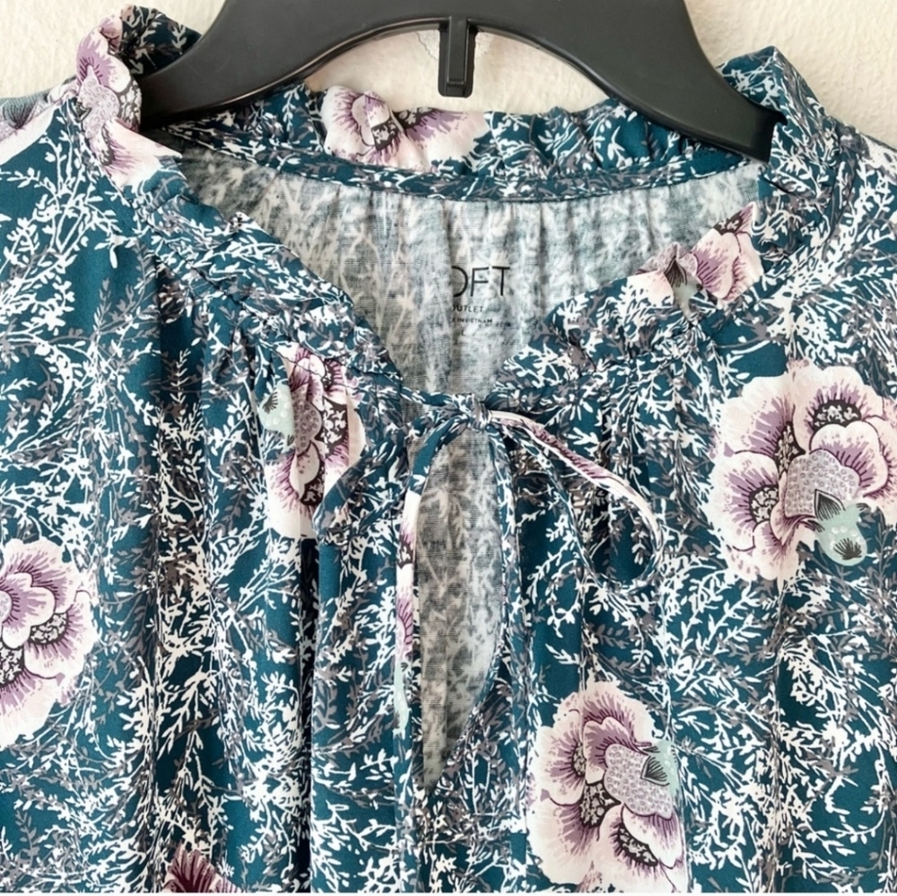 LOFT green floral long sleeve top - Picture 5 of 5